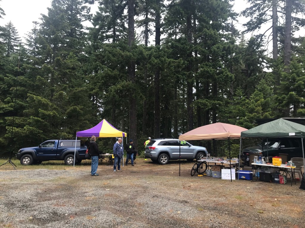 Gary N6BLU and Chuck KN7FM eyballing cookies